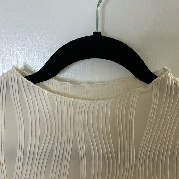 Sleeveless Top - Picture 4 of 6